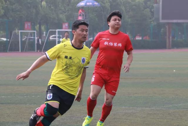 欧冠-莱万多夫斯基奥斯梅恩破门 巴萨1-1那不勒斯